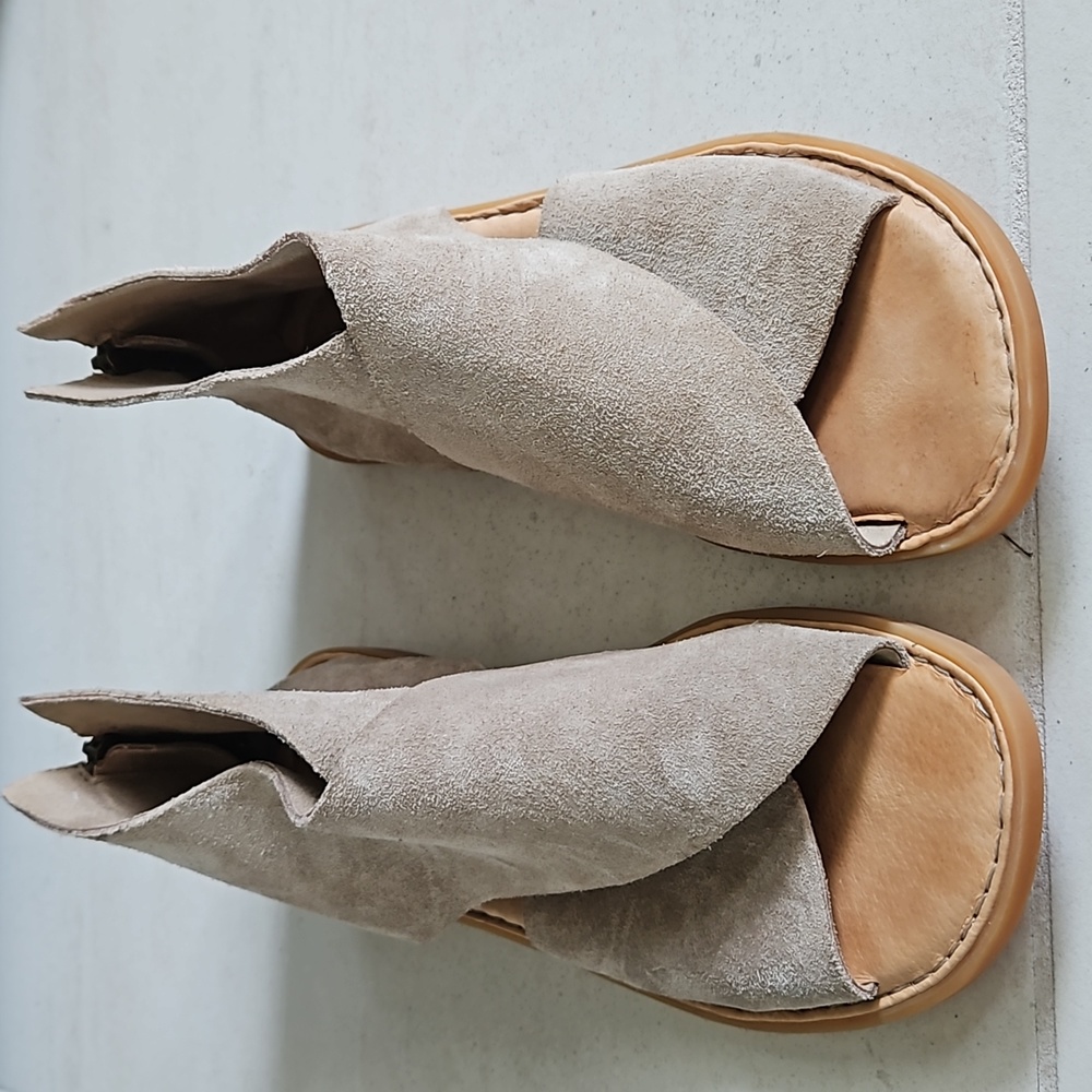 Born Iwa Sandal taupe